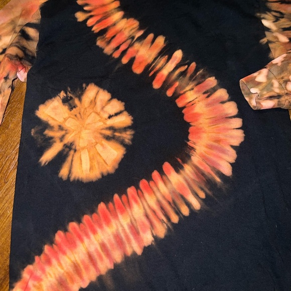Gildan Black Reverse Tie Dye Long Sleeve Cotton T-Shirt Tan, Orange & Red Size L - Picture 10 of 10